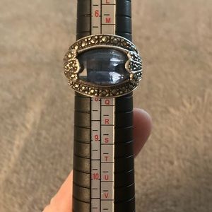 Large blue stone women’s fashion ring size 7.5